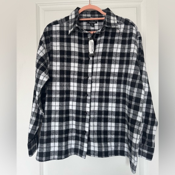 Boohoo Black and White Plaid Shirt - Picture 2 of 5